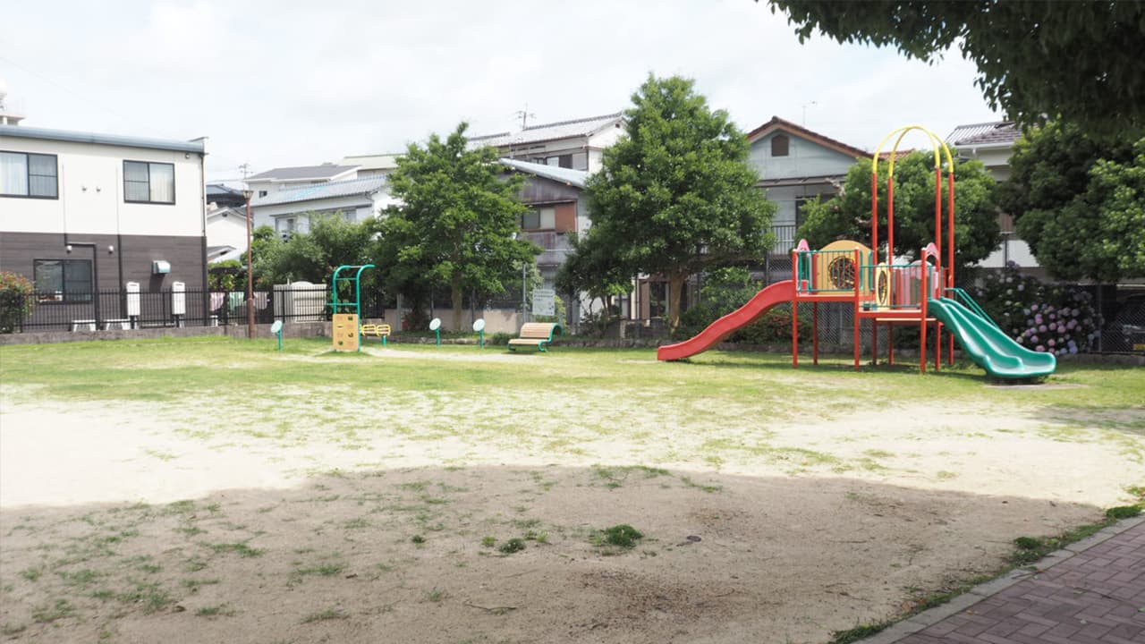 百合野児童公園まで徒歩5分。