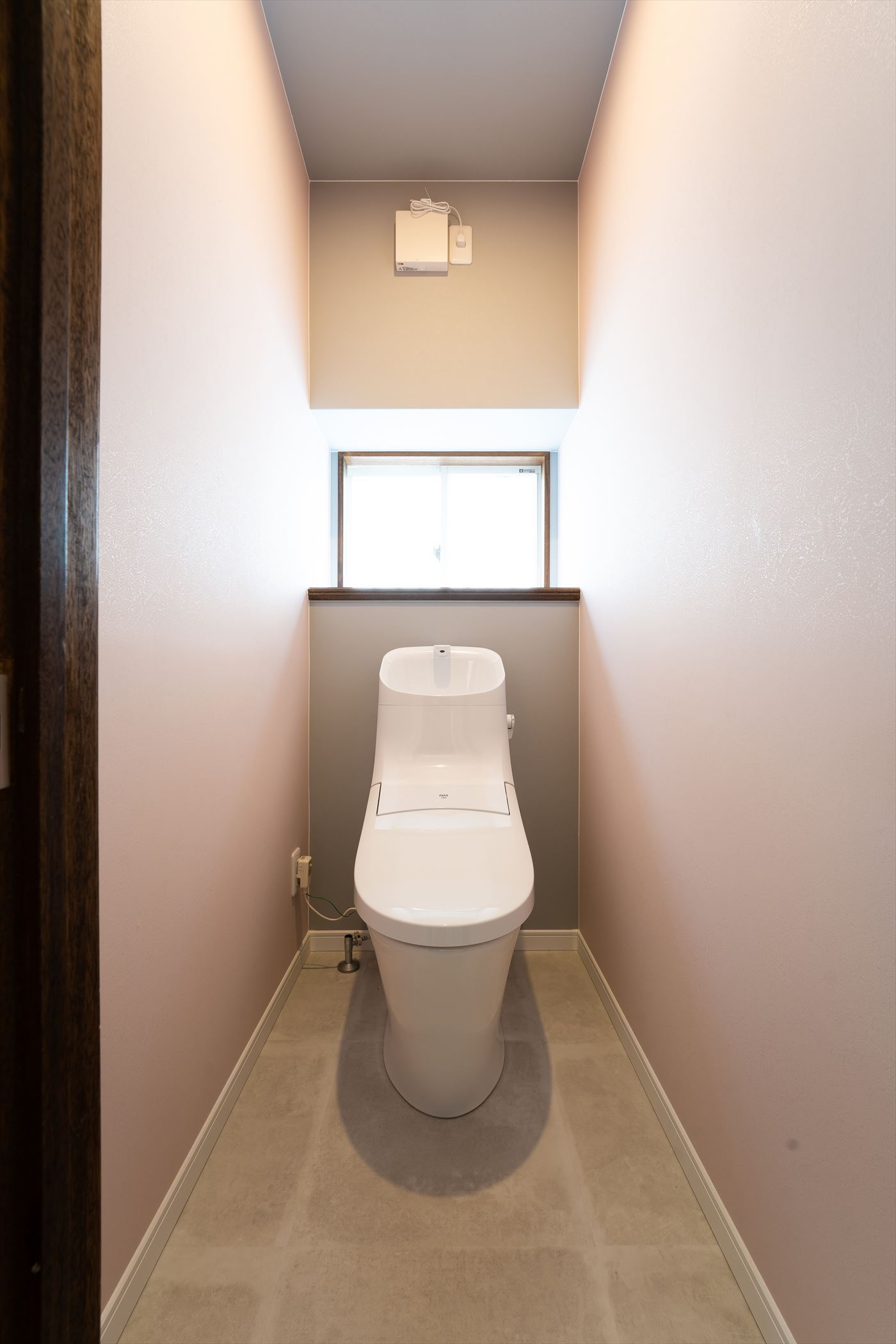 トイレも最新のタイプに変更♪